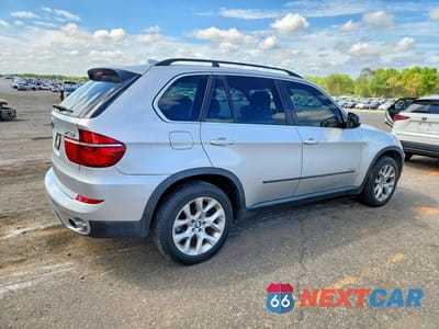 Trzecie zdjęcie samochodu z tyłu: 2013 BMW X5 XDRIVE35I VIN:5UXZV4C50D0B09637 - miniatura