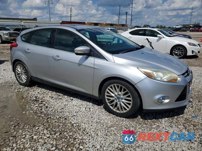 Czwarte zdjęcie samochodu z boku: 2012 FORD FOCUS SEL VIN:1FAHP3M29CL299962 - miniatura