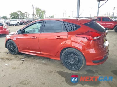 Drugie zdjęcie samochodu z przodu: 2018 FORD FOCUS ST VIN:1FADP3L95JL303824 - miniatura