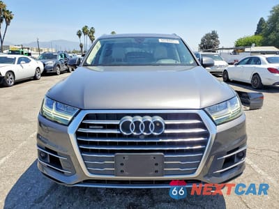 Piąte zdjęcie samochodu w środku: 2019 AUDI Q7 PRESTIGE VIN:WA1VAAF78KD026705 - miniatura