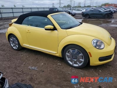 Czwarte zdjęcie samochodu z boku: 2013 VOLKSWAGEN BEETLE VIN:3VW5P7AT2DM806425 - miniatura