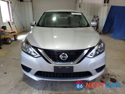 Piąte zdjęcie samochodu w środku: 2017 NISSAN SENTRA S VIN:3N1AB7AP5HY279047 - miniatura