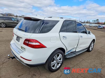 Trzecie zdjęcie samochodu z tyłu: 2015 MERCEDES-BENZ ML 350 4MATIC VIN:4JGDA5HB8FA489943 - miniatura