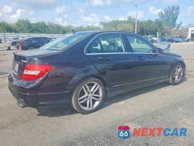 Trzecie zdjęcie samochodu z tyłu: 2012 MERCEDES-BENZ C 300 4MATIC VIN:WDDGF8BB7CR233390 - miniatura