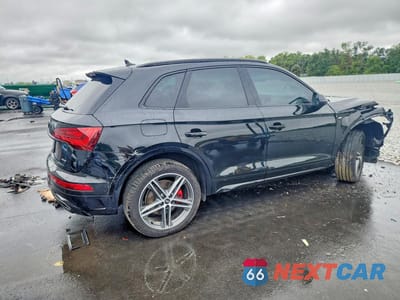 Trzecie zdjęcie samochodu z tyłu: 2025 AUDI Q5 E PREMIUM PLUS 55 VIN:WA1E2AFY8S2040864 - miniatura