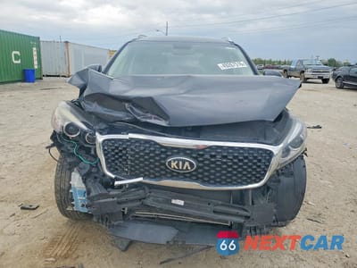 Piąte zdjęcie samochodu w środku: 2017 KIA SORENTO LX VIN:5XYPGDA3XHG333080 - miniatura