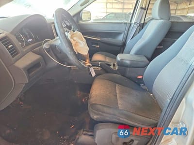 Zdjęcie 7 z 12 samochodu: 2010 JEEP GRAND CHEROKEE LAREDO VIN:1J4PR4GK3AC130688 - miniatura