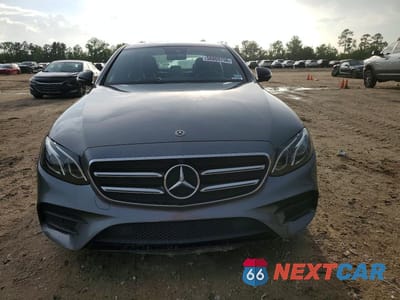 Piąte zdjęcie samochodu w środku: 2019 MERCEDES-BENZ E 300 VIN:WDDZF4JB2KA596891 - miniatura