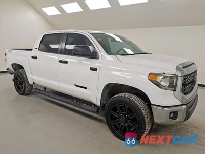 Czwarte zdjęcie samochodu z boku: 2020 TOYOTA TUNDRA CREWMAX SR5 VIN:5TFEY5F11LX261435 - miniatura