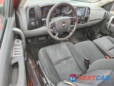 Zdjęcie 8 z 11 samochodu: 2010 CHEVROLET SILVERADO K1500 LS VIN:1GCSKREAXAZ160473 - miniatura