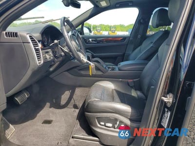 Zdjęcie 7 z 12 samochodu: 2019 PORSCHE CAYENNE S VIN:WP1AB2AYXKDA63339 - miniatura