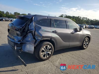 Trzecie zdjęcie samochodu z tyłu: 2021 TOYOTA HIGHLANDER XLE VIN:5TDHZRAHXMS519724 - miniatura