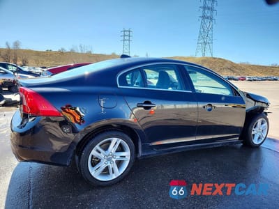 Trzecie zdjęcie samochodu z tyłu: 2015 VOLVO S60 PREMIER VIN:YV1612TKXF2361680 - miniatura