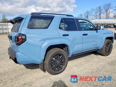 Trzecie zdjęcie samochodu z tyłu: 2026 TOYOTA 4RUNNER PLATINUM HV VIN:JTEVB5BR8T5032660 - miniatura