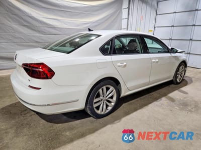 Trzecie zdjęcie samochodu z tyłu: 2019 VOLKSWAGEN PASSAT WOLFSBURG VIN:1VWLA7A31KC006013 - miniatura