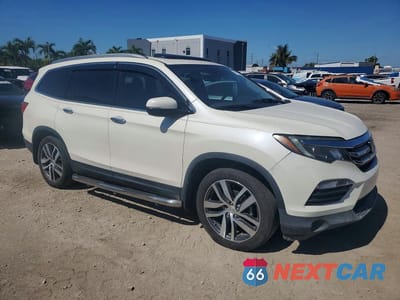 Czwarte zdjęcie samochodu z boku: 2017 HONDA PILOT ELITE VIN:5FNYF6H04HB031645 - miniatura