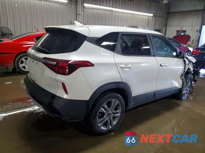 Trzecie zdjęcie samochodu z tyłu: 2023 KIA SELTOS LX VIN:KNDEPCAA8P7451429 - miniatura
