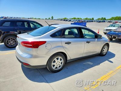 Trzecie zdjęcie samochodu z tyłu: 2018 FORD FOCUS S VIN:1FADP3E21JL223114 - miniatura