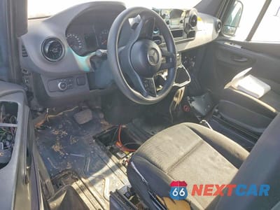 Zdjęcie 8 z 13 samochodu: 2019 MERCEDES BENZ SPRINTER 2500 DELIVERY VAN VIN:WD4PF0CDXKP086459 - miniatura