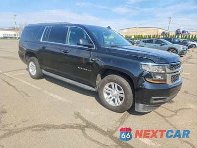 Czwarte zdjęcie samochodu z boku: 2017 CHEVROLET SUBURBAN K1500 LT VIN:1GNSKHKC6HR198512 - miniatura