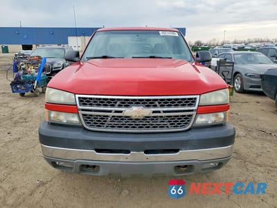 Piąte zdjęcie samochodu w środku: 2005 CHEVROLET SILVERADO K2500 HEAVY DUTY VIN:1GCHK29U85E312558 - miniatura