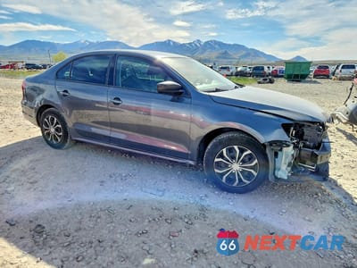 Czwarte zdjęcie samochodu z boku: 2016 VOLKSWAGEN JETTA S VIN:3VW267AJXGM399480 - miniatura