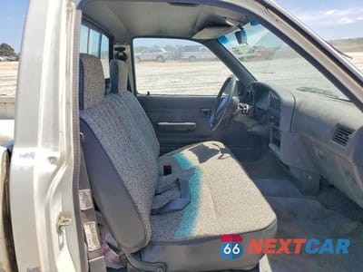 Zdjęcie 10 z 13 samochodu: 1994 TOYOTA PICKUP DX VIN:4TARN81P8RZ279804 - miniatura