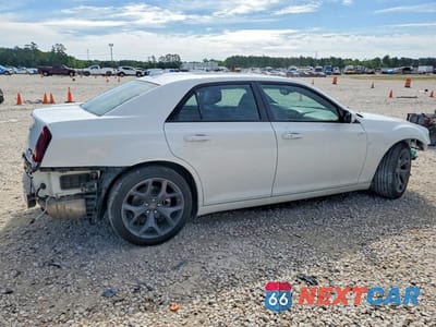 Trzecie zdjęcie samochodu z tyłu: 2023 CHRYSLER 300 S VIN:2C3CCABG9PH599771 - miniatura