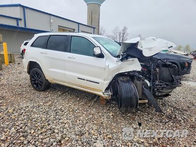 Czwarte zdjęcie samochodu z boku: 2018 JEEP GRAND CHEROKEE LAREDO VIN:1C4RJFAG2JC377660 - miniatura