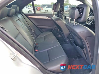 Zdjęcie 10 z 13 samochodu: 2012 MERCEDES-BENZ C 250 VIN:WDDGF4HB1CR236222 - miniatura