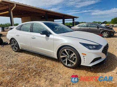 Czwarte zdjęcie samochodu z boku: 2022 HYUNDAI SONATA SEL PLUS VIN:KMHL44J22NA235389 - miniatura
