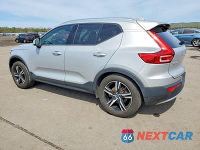Drugie zdjęcie samochodu z przodu: 2023 VOLVO XC40 CORE VIN:YV4L12UV2P2109728 - miniatura