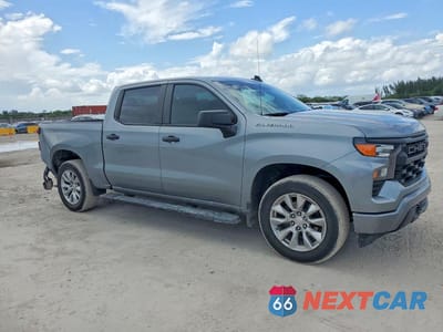 Czwarte zdjęcie samochodu z boku: 2024 CHEVROLET SILVERADO C1500 CUSTOM VIN:3GCPABEK9RG338698 - miniatura