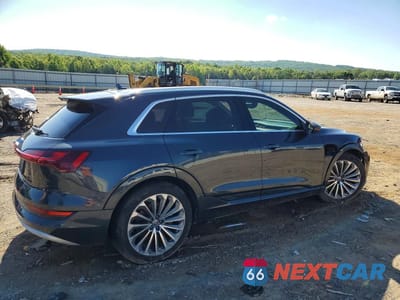 Trzecie zdjęcie samochodu z tyłu: 2019 AUDI E-TRON PRESTIGE VIN:WA1VAAGE7KB024775 - miniatura