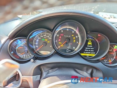 Zdjęcie 9 z 12 samochodu: 2016 PORSCHE CAYENNE TURBO VIN:WP1AC2A26GLA86140 - miniatura