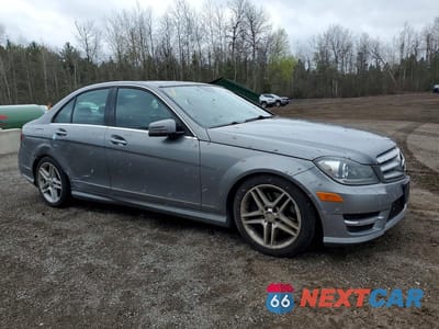 Czwarte zdjęcie samochodu z boku: 2012 MERCEDES-BENZ C 300 4MATIC VIN:WDDGF8BB4CA630375 - miniatura