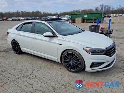 Czwarte zdjęcie samochodu z boku: 2019 VOLKSWAGEN JETTA SEL PREMIUM VIN:3VWG57BU8KM008708 - miniatura