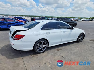 Trzecie zdjęcie samochodu z tyłu: 2017 MERCEDES-BENZ E 300 4MATIC VIN:WDDZF4KB7HA036193 - miniatura