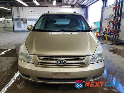 Piąte zdjęcie samochodu w środku: 2009 KIA SEDONA LX VIN:KNDMB233696273175 - miniatura