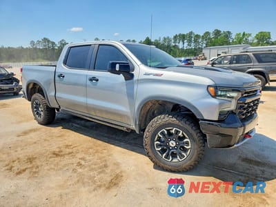 Czwarte zdjęcie samochodu z boku: 2024 CHEVROLET SILVERADO K1500 ZR2 VIN:3GCUDHE80RG163582 - miniatura