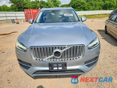 Piąte zdjęcie samochodu w środku: 2017 VOLVO XC90 T6 VIN:YV4A22PL8H1132288 - miniatura
