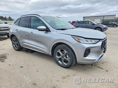 Czwarte zdjęcie samochodu z boku: 2023 FORD ESCAPE ST LINE SELECT VIN:1FMCU9NA0PUB32617 - miniatura