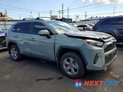 Czwarte zdjęcie samochodu z boku: 2023 TOYOTA RAV4 XLE VIN:2T3W1RFV7PW270394 - miniatura