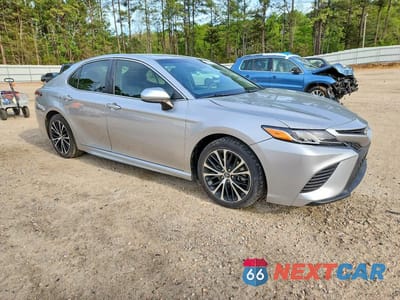 Czwarte zdjęcie samochodu z boku: 2018 TOYOTA CAMRY SE VIN:4T1B11HK4JU576598 - miniatura