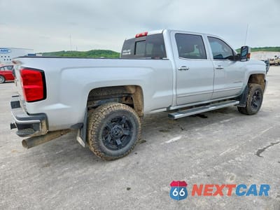 Trzecie zdjęcie samochodu z tyłu: 2019 CHEVROLET SILVERADO K2500 HEAVY DUTY LTZ VIN:1GC1KTEYXKF136733 - miniatura