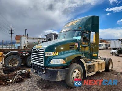 Drugie zdjęcie samochodu z przodu: 2017 MACK CXU612 SEMI TRUCK VIN:1M1AW01X9HM009895 - miniatura