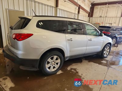 Trzecie zdjęcie samochodu z tyłu: 2012 CHEVROLET TRAVERSE LT VIN:1GNKVGED8CJ130483 - miniatura