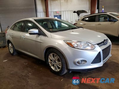 Czwarte zdjęcie samochodu z boku: 2012 FORD FOCUS SEL VIN:1FAHP3H26CL363529 - miniatura