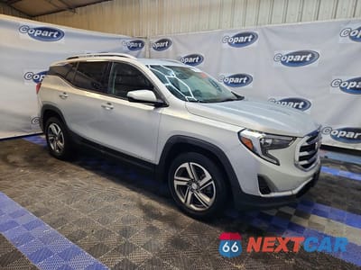 Czwarte zdjęcie samochodu z boku: 2021 GMC TERRAIN SLT VIN:3GKALVEV0ML392486 - miniatura