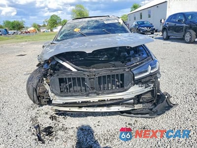 Piąte zdjęcie samochodu w środku: 2022 BMW M550XI VIN:WBA13BK02NCJ42471 - miniatura